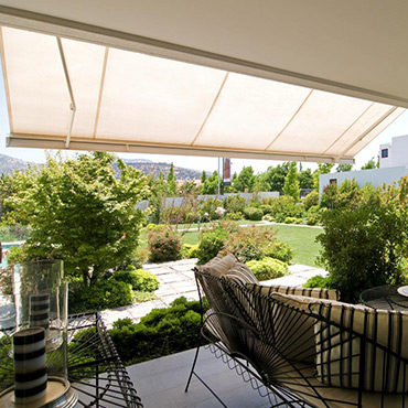 Hunter Douglas
